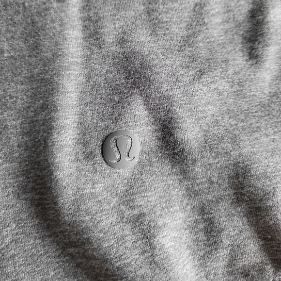 Lululemon top - Picture 7 of 8